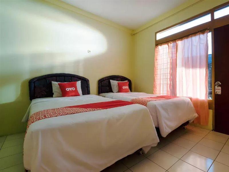 Hotel Sido Langgeng Tawangmangu Mitra Reddoorz Esterno foto
