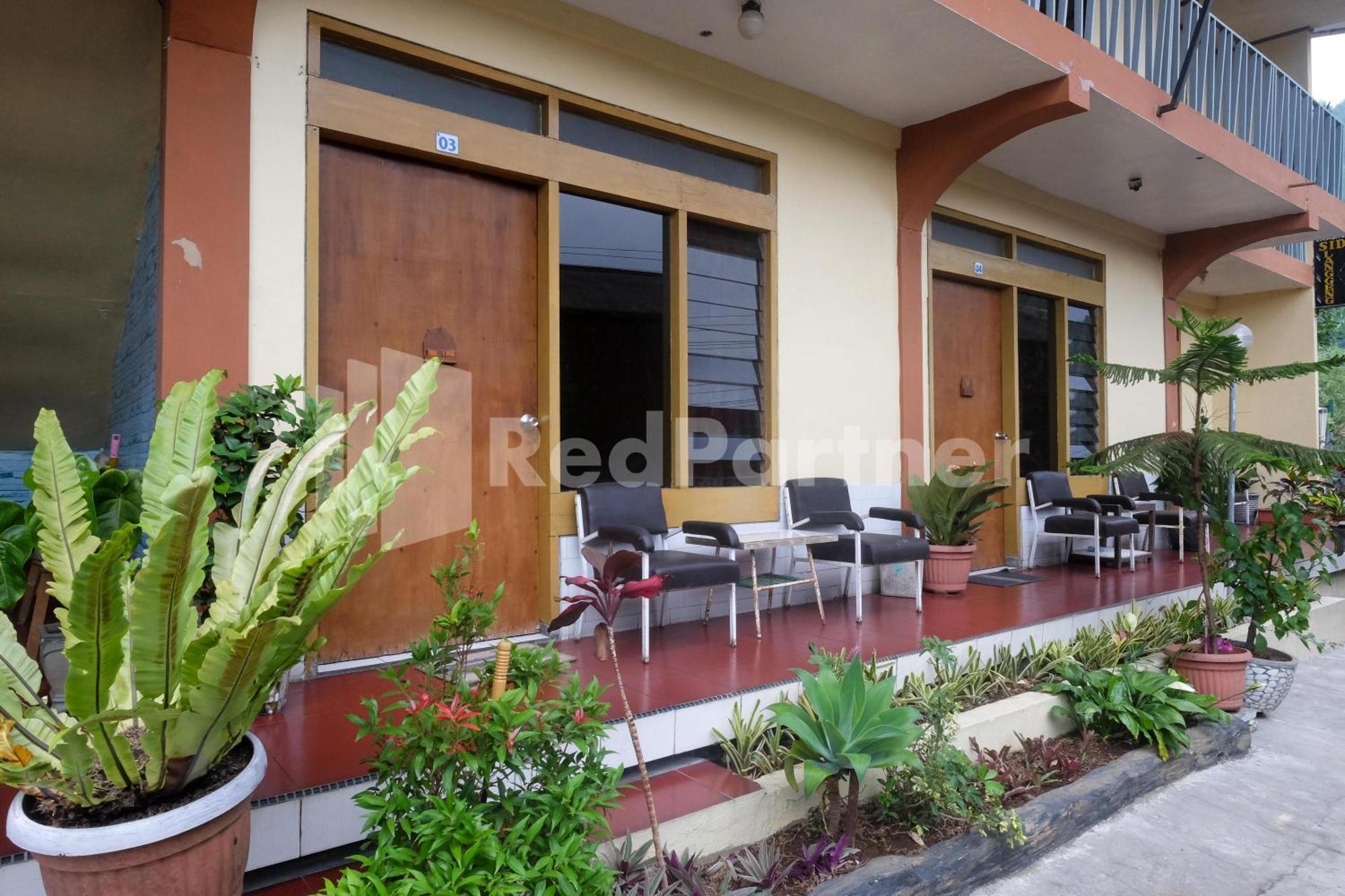 Hotel Sido Langgeng Tawangmangu Mitra Reddoorz Esterno foto