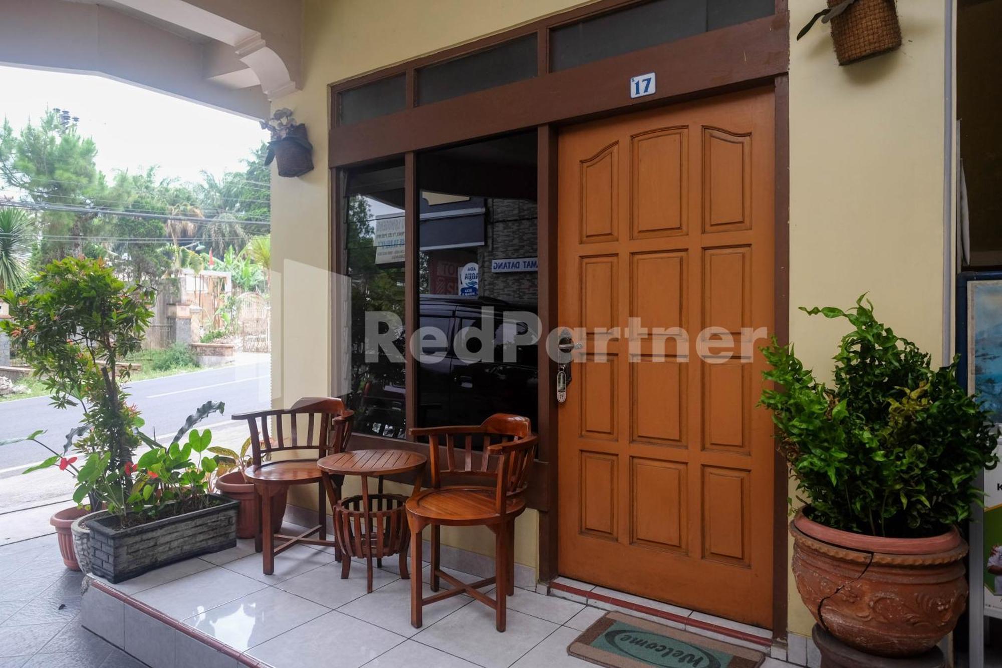 Hotel Sido Langgeng Tawangmangu Mitra Reddoorz Esterno foto